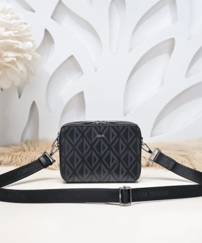 Replica Dior Zipped Pouch Diamond Black