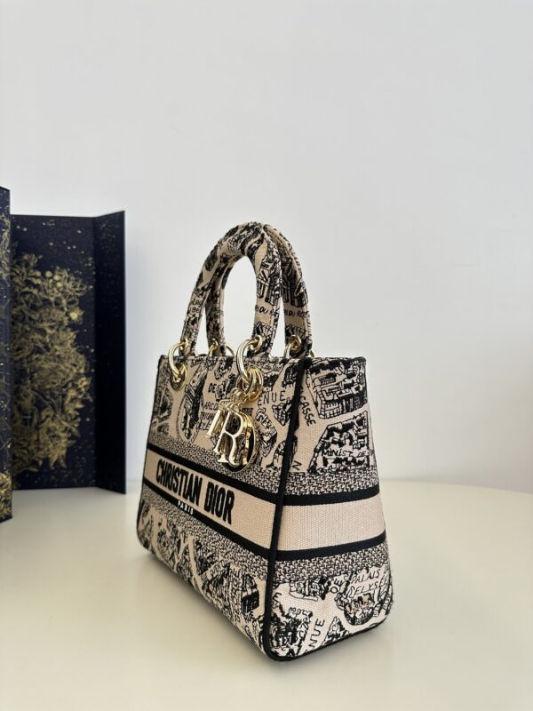Replica Lady Dior D – Lite Beige Paris