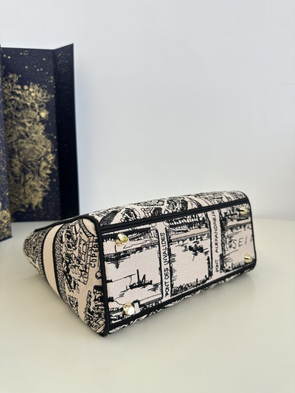 Replica Lady Dior D – Lite Beige Paris