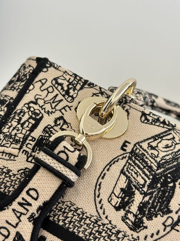 Replica Lady Dior D – Lite Beige Paris