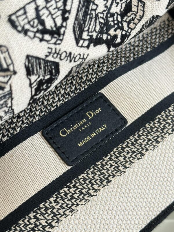 Replica Lady Dior D – Lite Beige Paris