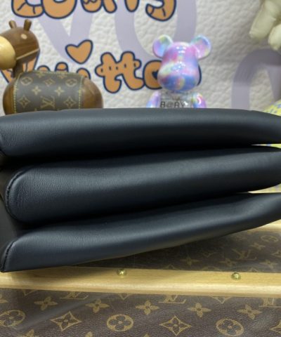 Replica Louis Vuitton Coussin Black