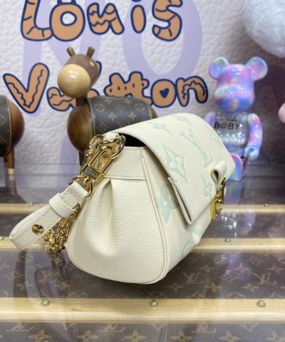 Replica Louis Vuitton Favorite White