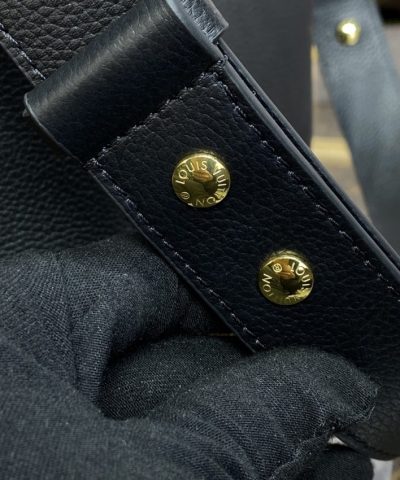 Replica Louis Vuitton Lock And Walk Black