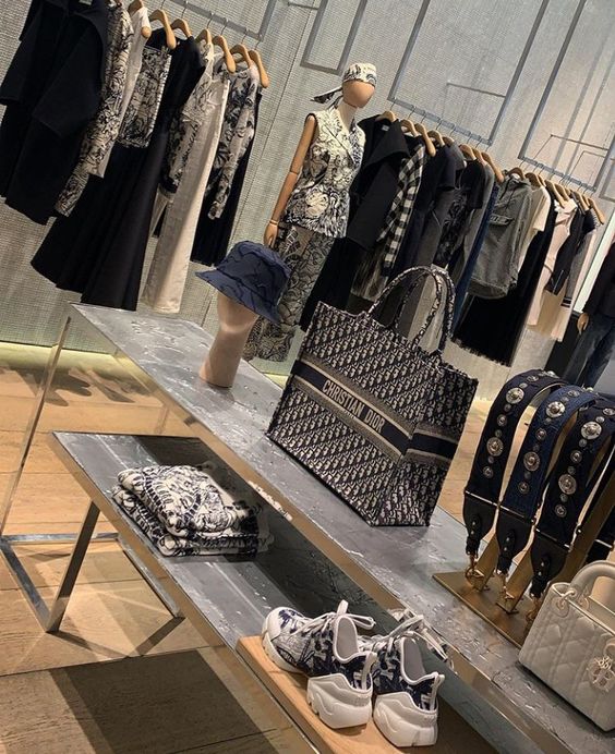 The Ultimate Guide to Dior Handbag Collections for Women