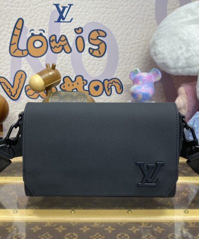 Replica Louis Vuitton Takeoff Messenger Black