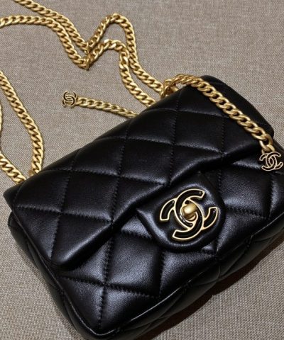 CHANEL 22P Enamel Bag