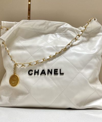 CHANEL 22 Small Handbag White