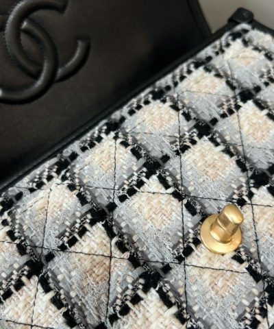 CHANEL 22K Postman Woolen Tofu Bag