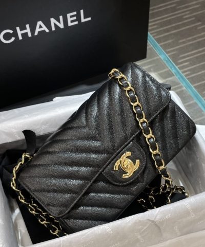 CHANEL Classic Flap V 20cm