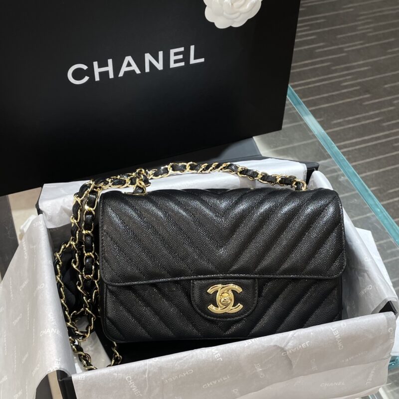 CHANEL Classic Flap V 20cm