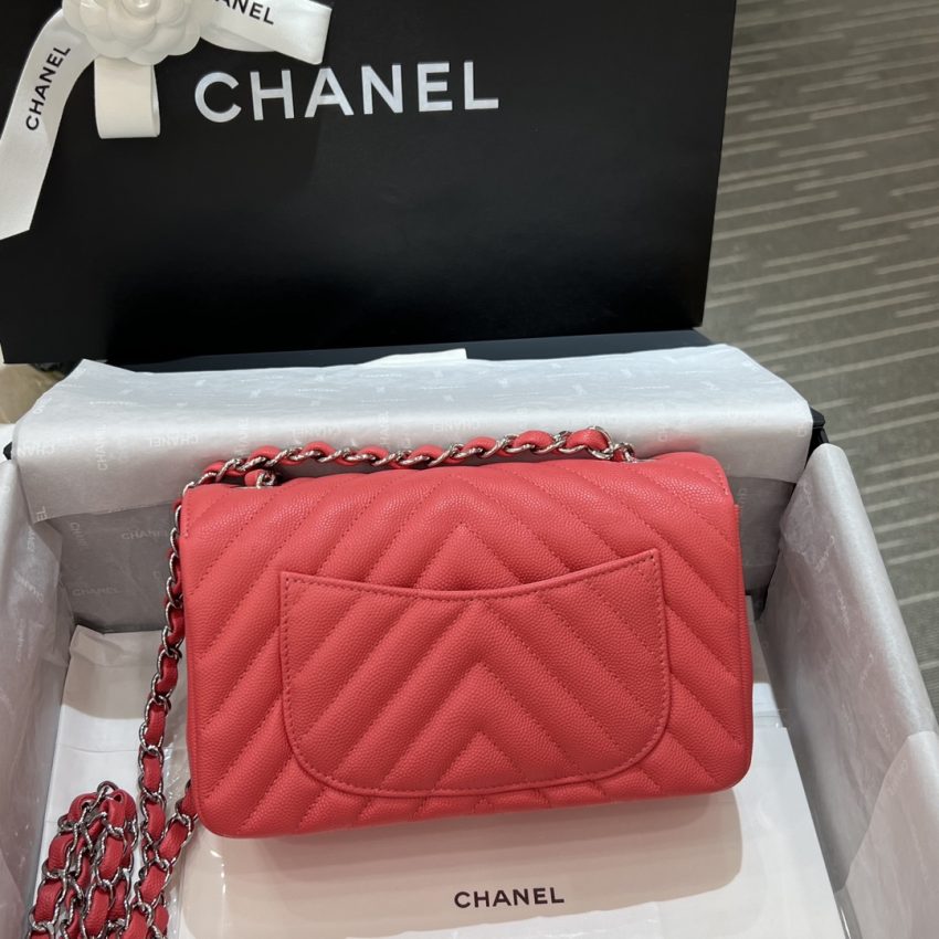 CHANEL Classic Flap V 20cm Red - high-quality designer bag dupe