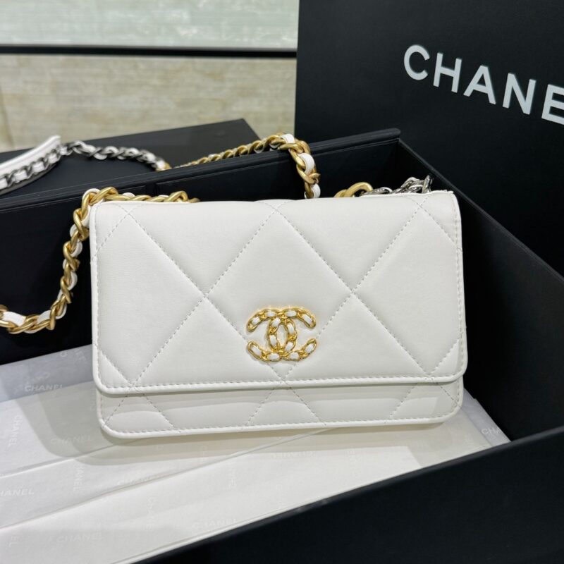 CHANEL 19 Wallet on Chain White - premium superclone handbag