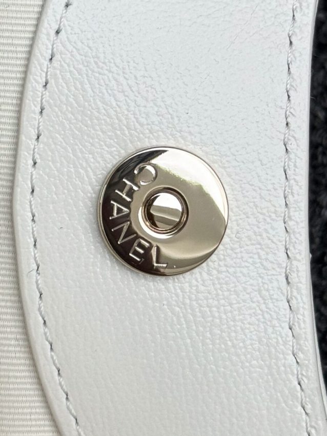 CHANEL 24s Mini Horizontal White